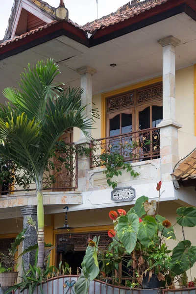 Şehrin güzel mimarisi.  