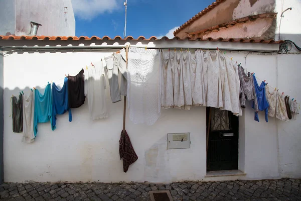 Sokaktaki çamaşırları.