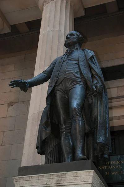 George Washington Staty Framför Federal Hall Byggnaden — Stockfoto