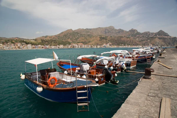 Boats Moored Pier Sea Coastal City — Stock Photo, Image