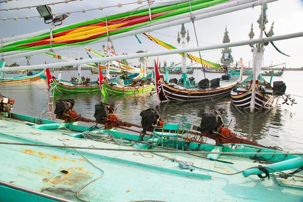 Frota Pesca Tradicional Colorida Religiosamente Decorada Porto Pengambengan Indonésia — Fotografia de Stock
