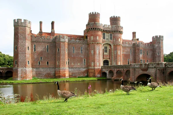 Entrada Del Castillo Herstmonceux Uno Los Edificios Ladrillo Más Antiguos — Foto de Stock