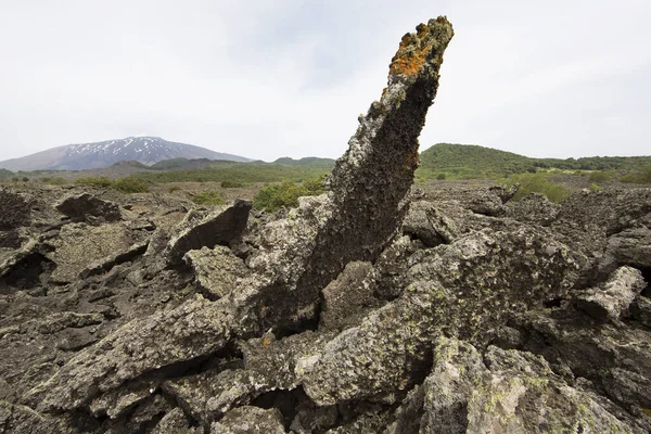Güzel Dağ Manzarasında Volkanik Kayalar — Stok fotoğraf