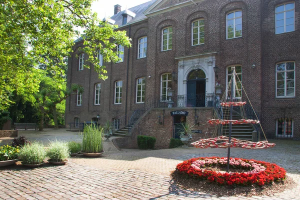 Yaz gününde tarihi yapı