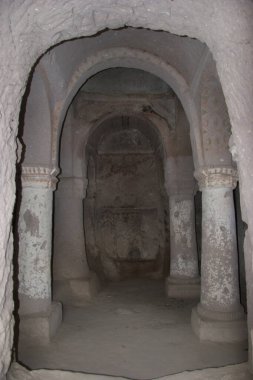 Pencereli eski taş duvar