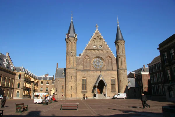 Katedral Binası Olan Eski Kasaba Meydanı — Stok fotoğraf