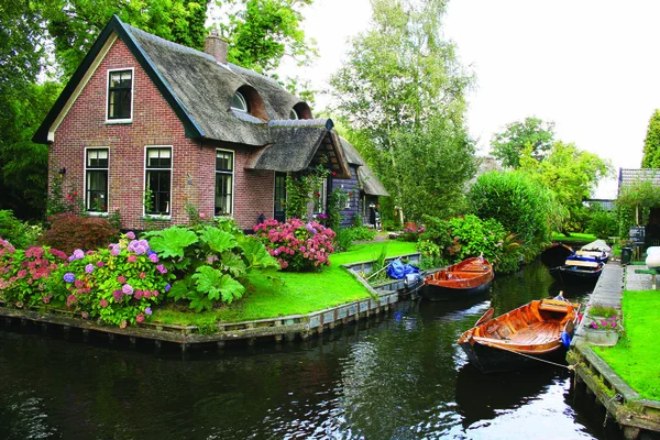 Amsterdam şehrinin sokak manzarası 