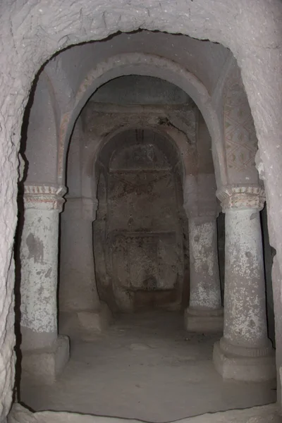 Pencereli eski taş duvar