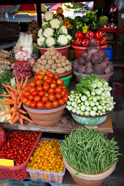 Frisches Obst Und Gemüse Auf Dem Markt — Stockfoto