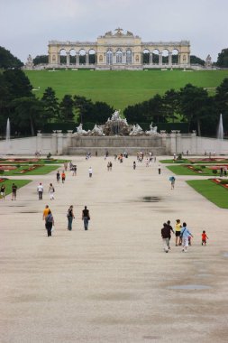 Avusturya 'daki sarayın güzel manzarası