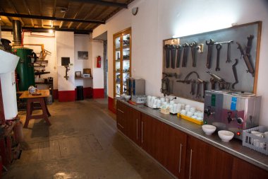 Sao Miguel Adası, Azores, Portekiz 'deki Gorreana çay fabrikasının içi.