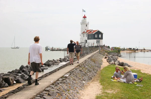 Sahildeki deniz feneri