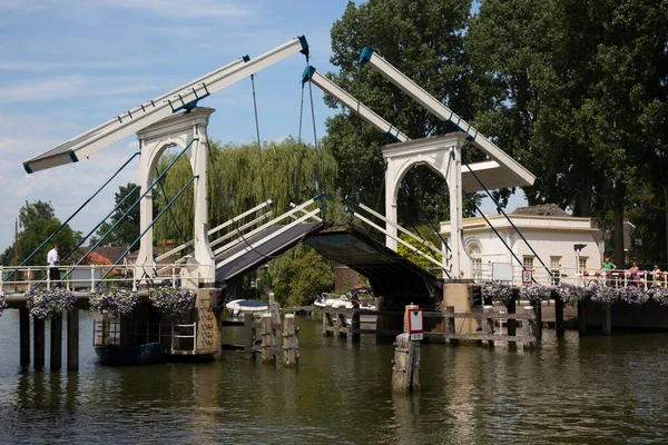 Amsterdam 'daki eski köprü. 
