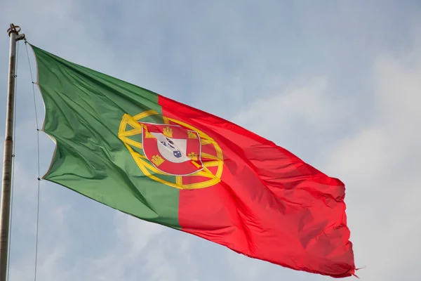 Acenando Bandeira Portugal Mastro Bandeira — Fotografia de Stock