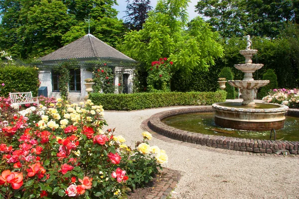 Fuente Hermoso Jardín — Foto de Stock