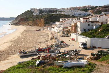 Güzel sahil manzarası gündüz vakti