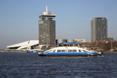 Güneşli bir günde Amsterdam, Hollanda manzarası 