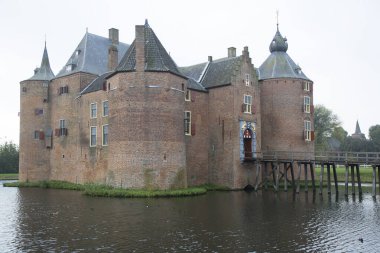 Ammersoen Kalesi Ammerzoden 'de yer almaktadır.