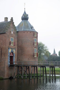 Ammersoen Kalesi Ammerzoden 'de yer almaktadır.