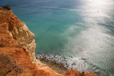 Deniz kıyısının güzel manzarası