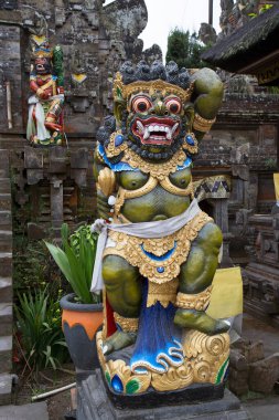 Bir tapınağın ya da dini bir yerin girişi için Balili Hindu mitolojik tasviri, figürü ve heykeli