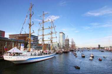 Deniz kıyısı festivali.