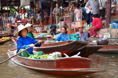 Tayland 'daki Bangkok pazarının su manzarası