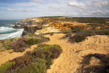 Güzel kayalık deniz manzarası