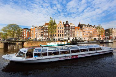 Hollanda 'nın güzel kanal manzarası 