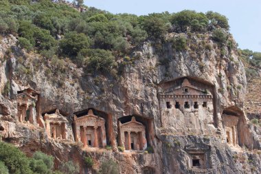 Lycian kaya mezarları, Kaunos, Dalyan Delta, Türk Ege, Türkiye 'deki kayalıklardaki mezar yerleri