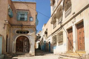 Arapların eski caddesinde inşa edilen güzel cephe