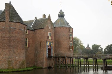 Ammersoen Kalesi Ammerzoden 'de yer almaktadır.