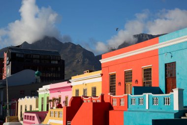 Capetown 'un tipik bir turistik bölgesindeki eski ve tarihi bo-kaap şehir merkezi.