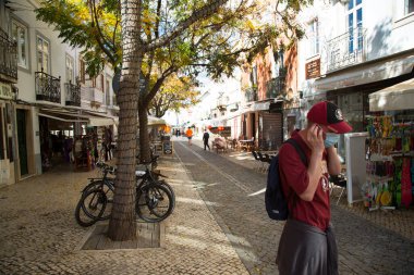 Şehrin sokak manzarası