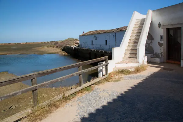 Antigua Casa Abandonada Luz Del Sol Junto Lago —  Fotos de Stock