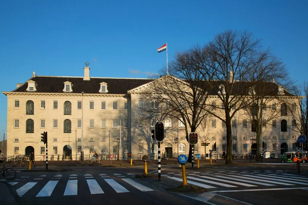 Amsterdam 'daki tarihi 17. Yüzyıl Donanma Deposu. Her türlü gemi teçhizatının depolanması için.