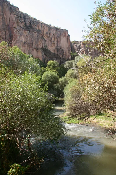 Kanyondaki güzel nehir
