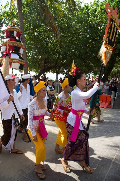 Uitzicht Aziatische Mensen Feestelijke Traditionele Thaise Kleding Reizen Schot — Stockfoto