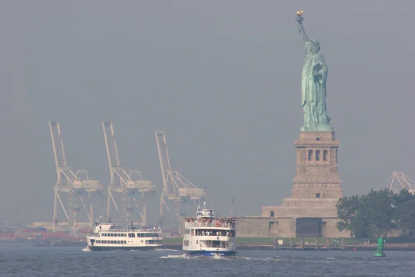 Estatua Libertad Nueva York Día Soleado —  Fotos de Stock