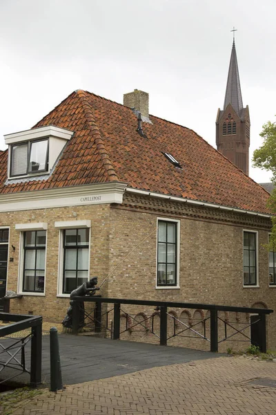 Tarihi bina güneşli gün