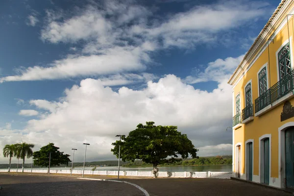 Otantik mimarisi olan şehir caddesi manzarası, seyahat çekimi