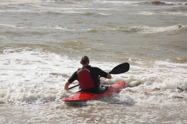 Homme Kayak Dans Mer — Photo