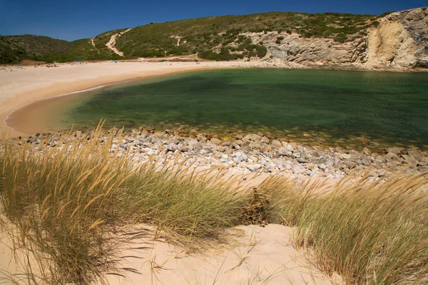 Praia da Bordeira, Kosta Vicentina doğal parkında, Carrapateira ve Bordeira köylerinin yakınında yer alan bir sahil..