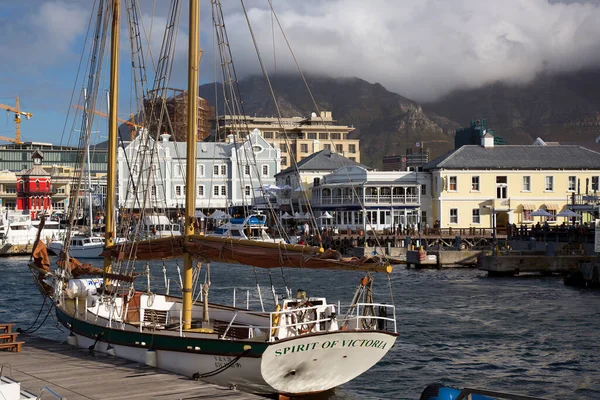 Güzel liman manzarası, şehrin limanı. 