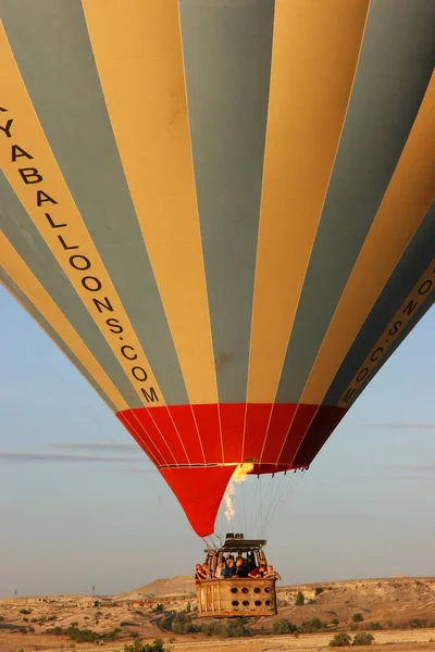 Sıcak Hava Balonları Gökyüzünde Kapadokya — Stok fotoğraf