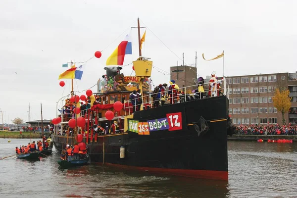 Güzel şehir limanının manzarası 