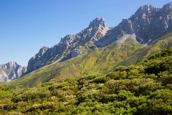Dağların güzel manzarası