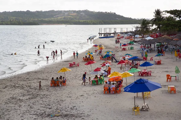 Brezilya 'daki halk plajındaki insanlar, seyahat fotoğrafları.