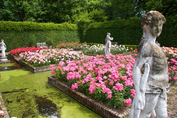 Vista Jardín Botánico Con Flores Flor Piscina Esculturas —  Fotos de Stock