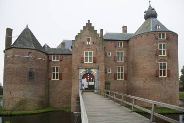 Ammersoen Kalesi Ammerzoden 'de yer almaktadır.